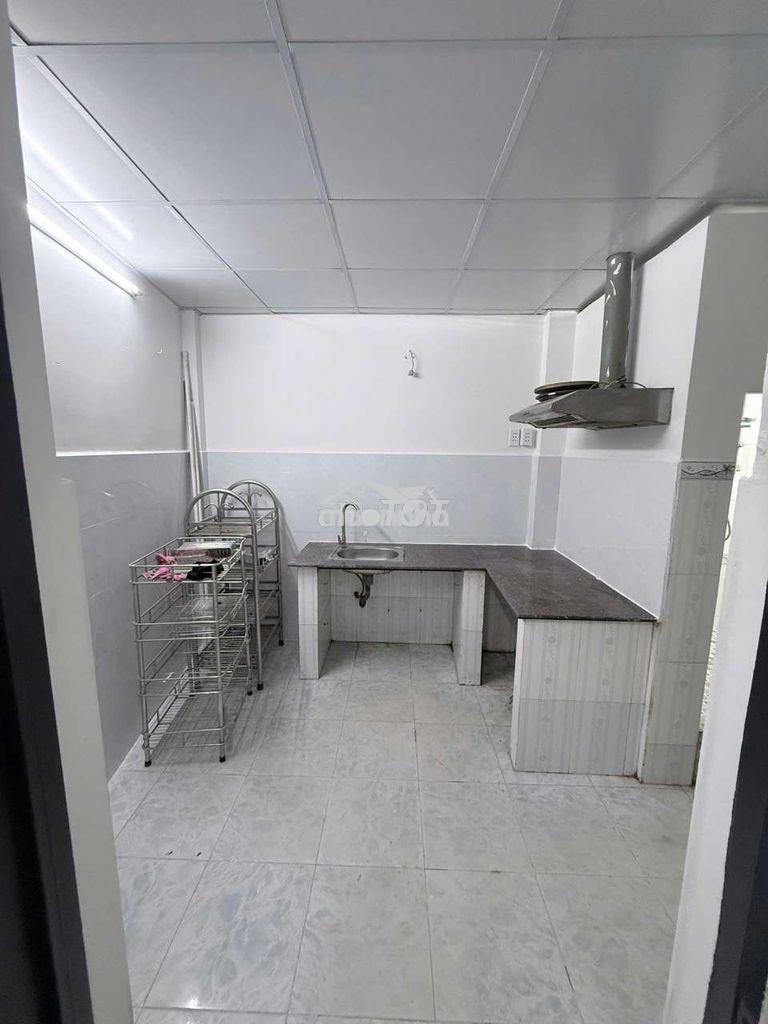 Cho thuê nhà nguyên căn 2pn gần dh maketing nhà sạch đẹp giá 10 tr - Ảnh 3