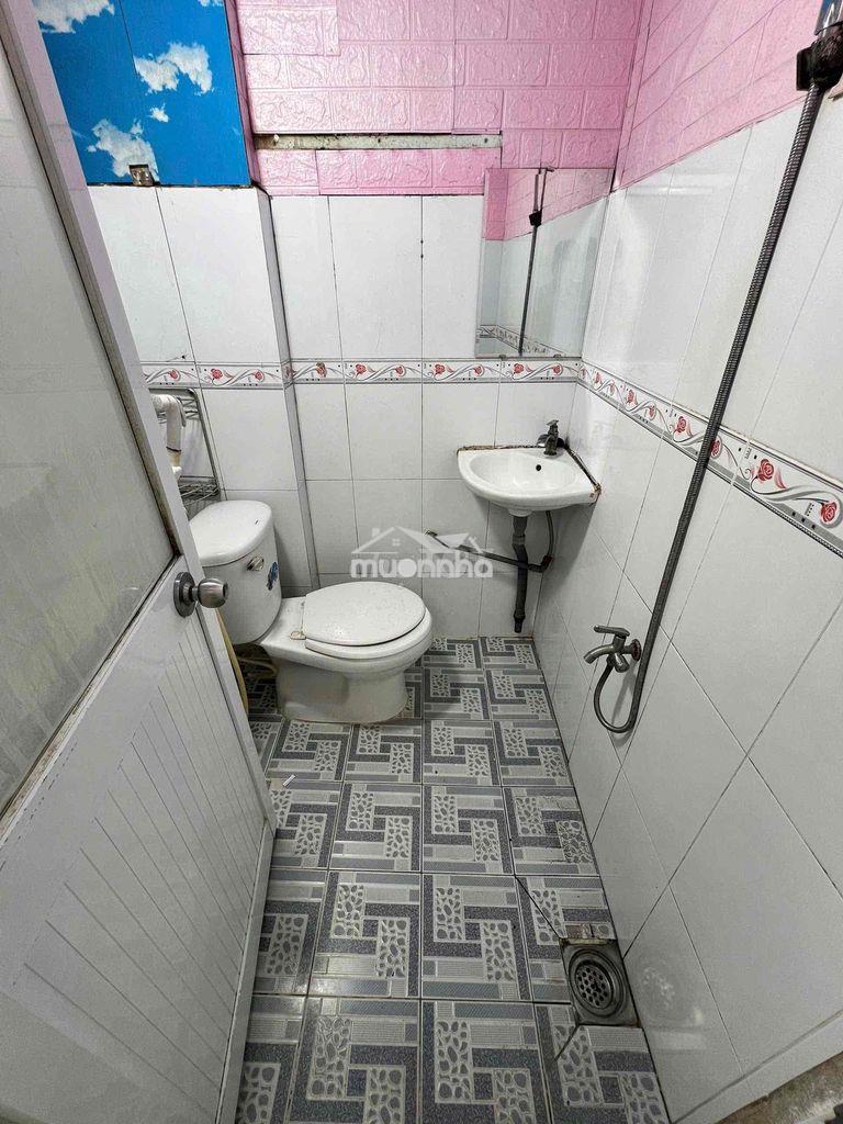 Sát mặt tiền đường, ngay trung tâm quận 11. - Ảnh 3