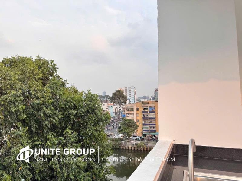 Cho thuê căn hộ 1 phòng ngủ ban công thoáng mát trường sa quận 3 view bờ kè chill - Ảnh 2