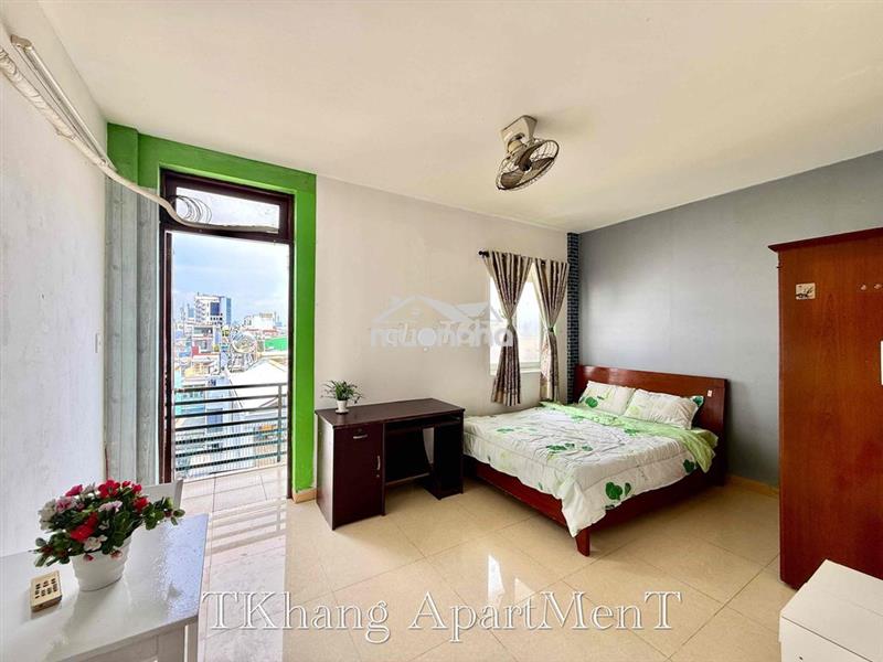Cho thuê căn hộ studio bancol thang máy rộng 30m2 ngay chợ hoà hưng