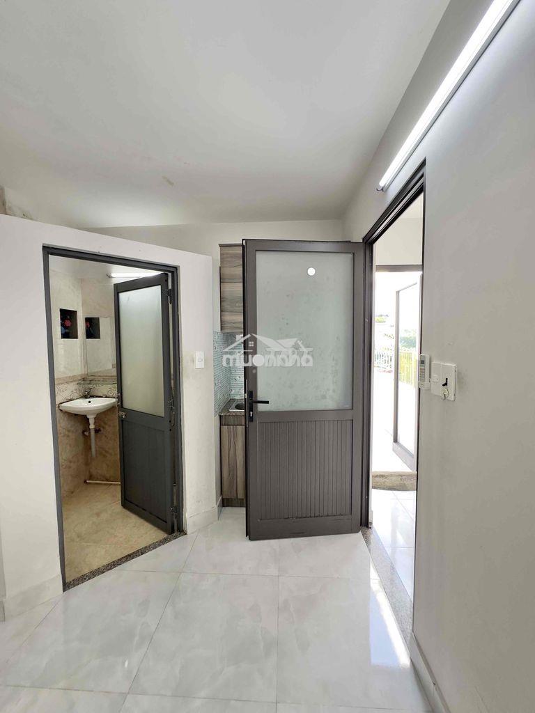 Phòng kèm sân thượng thoáng và riêng tư tại 116/46 dương quảng hàm - Ảnh 4