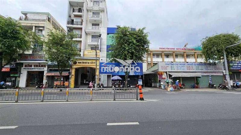 Cho thuê nhà nguyên căn mặt tiền đường trường chinh, p13, tân bình