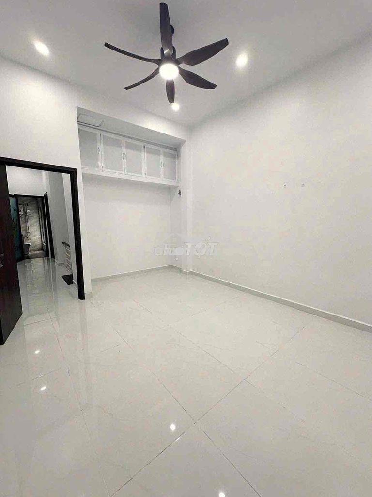11 triệu cho thuê nhà nguyên căn hẻm xe hơi - nhà bè .