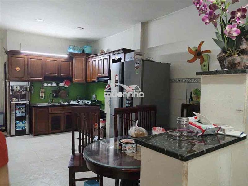 Dt: 4x18 có 3pn 2wc .hẻm 8 m giá 9,5trieu