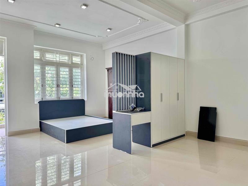 Phòng ban công siêu rộng - nội thất mới - p7 q8 giá 5,5tr ở liền