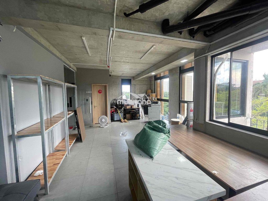 Mtkd sàn vp góc 2 mt đường hoàng quốc việt - Ảnh 3